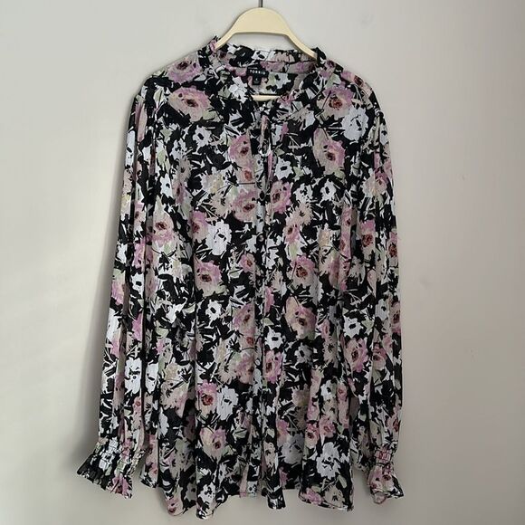 Torrid Women’s Crinkle Chiffon Button Up Mock Neck Floral Plus Blouse Size 4/26 - Picture 2 of 12